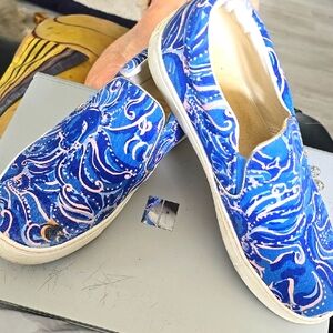 LILLY PULITZER  Slip-On Shoes BLUE paisley Canvas Shoes.